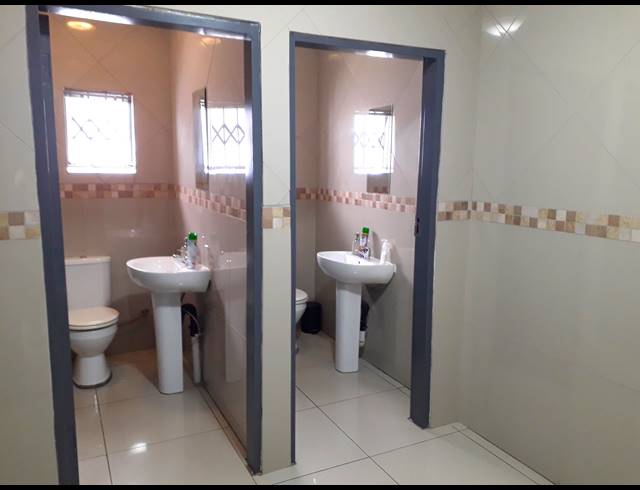 400M² OFFICE TO LET IN ROOIHUISKRAAL